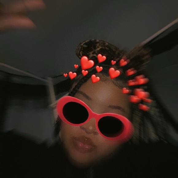 Meet your Posher, Tori - Picture 7 of 8